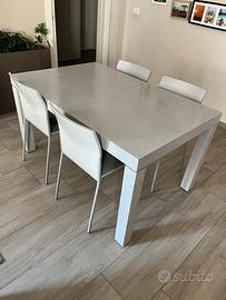 Tavolo in rovere verniciato grigio