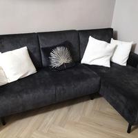 divano angolare con cuscini 