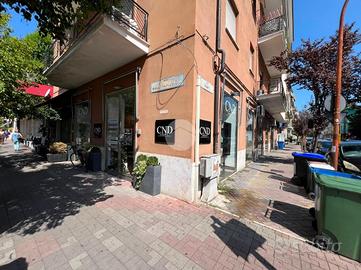 NEGOZIO A CASSINO
