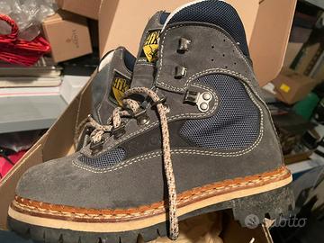 Scarponcini trekking montagna