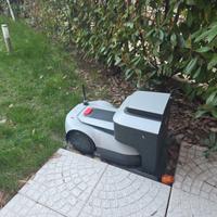 robot taglia erba ecovacs