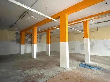 Deposito 330 mq eroi d'ungheria