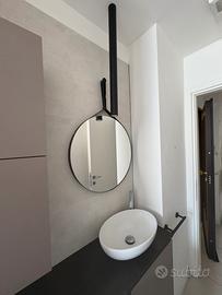 Mobile bagno con lavello in appoggio