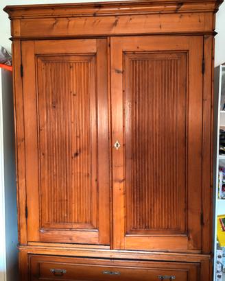 armadio in legno vintage