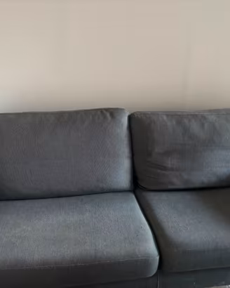 Divano 2 posti grigio – comodo e in buone condizio