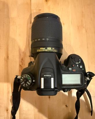 Nikon D7100 obiettivo 18-140 mm e accessori
