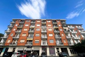 AMPIO TRILOCALE CON DOPPI SERVIZI FINEMENTE RISTRU