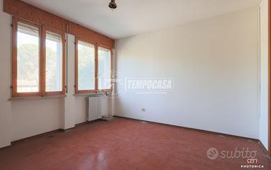 Bilocale con doppi servizi e due garage