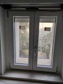Finestra a due ante in PVC Bianco Frassino