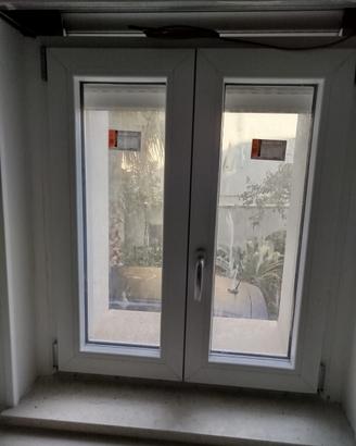 Finestra a due ante in PVC Bianco Frassino