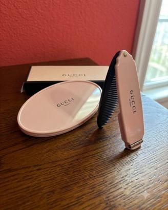 Set esclusivo gucci beauty . Specchietto e pettine