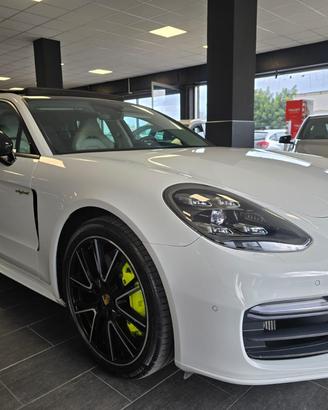 PORSCHE Panamera 4 E-Hybrid Sport Turismo