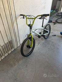 Vendi bici bmx 100€