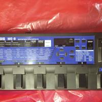 BOSS ME-8 pedaliera multieffetti per chitarra.