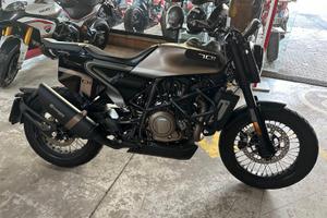 2021 Husqvarna Svartpilen 701 perfetta tagliandata