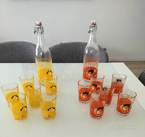 Bottiglie e bicchieri in vetro