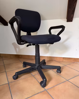 Sedia girevole multiuso: scrivania/computer