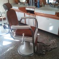 Sedie da barbiere ditta Scuderi Catania.