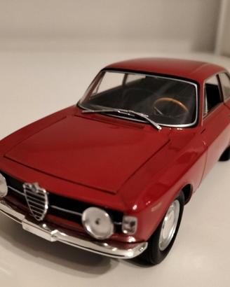 MODELLO ALFA ROMEO GIULIA 1300 GT JUNIOR BORDEAUX