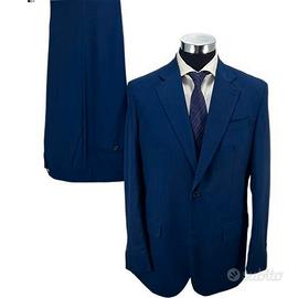 vestito completo uomo elegante 