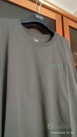 t-shirt levis