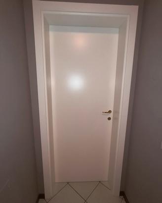  porta interno casa colore bianco