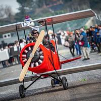 Carro allegorico biplano a pannelli fotovoltaici