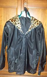 Giacca donna con cappuccio, taglia L, indossata un