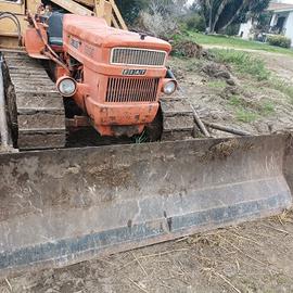 555 tipo montagna con lama apripista 