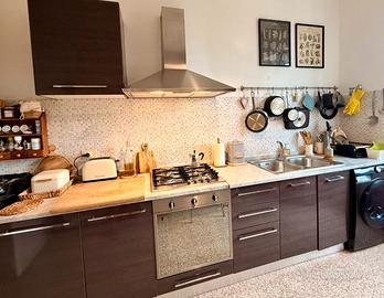 Cucina con forno e cappa funzionanti (Roma)