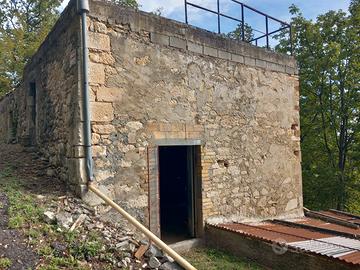 CASA IN PIETRA - piccolo spazio esterno