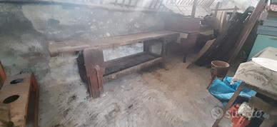 Vecchio banco da falegname artigianale in legno ma