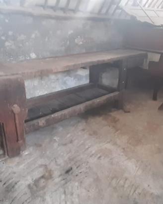 Vecchio banco da falegname artigianale in legno ma