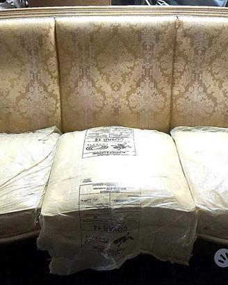 Divano 3 posti stile barocco damascato crema