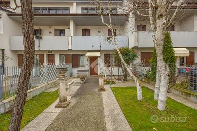VILLA A SCHIERA CENTRALE A VERONA