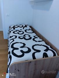 Letto singolo con parete laterale in legno