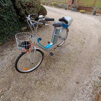 Bicicletta elettrica Blu 