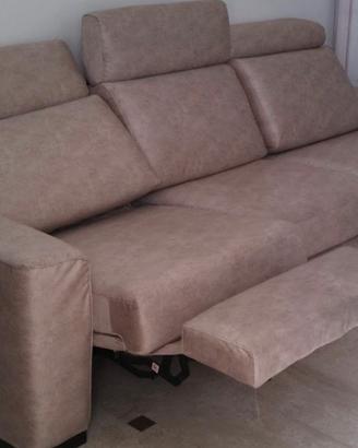Divano Crostolo con una seduta relax poltronesofà