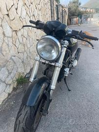 Ducati Monster 400 - Carattere puro, anima Ducati