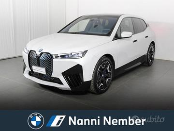 BMW iX xdrive50 pacchetto sportivo