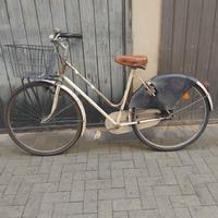 Bicicletta donna con cestino