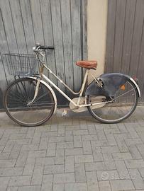 Bicicletta donna con cestino