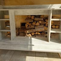 Scrivania sospesa a parete color cemento