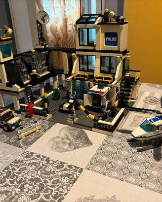 caserma della polizia + 4 veicoli lego city 