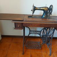 Macchina da cucire SINGER anni 50