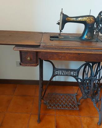 Macchina da cucire SINGER anni 50