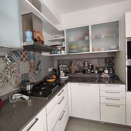la cucina usata con elettrodomest