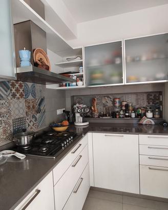 la cucina usata con elettrodomest