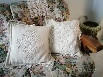 Coppia cuscini ricamati a mano lavorazione sarda