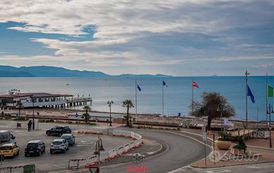 Appartamento 97mq fronte mare follonica centro